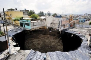 楼倒地陷暴露渗漏黑洞 全国建筑地下渗漏率达57.51%