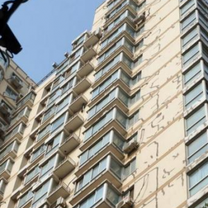 南京惊现多栋“补丁楼” 施工方:不影响安全