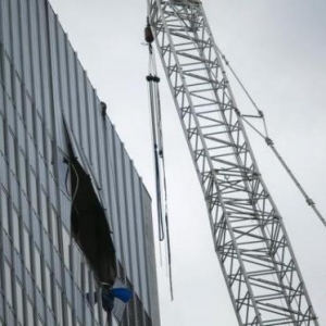 纽约曼哈顿建筑工地吊车事故致10人受伤