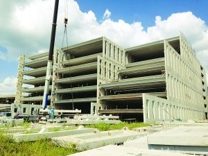 全国首例装配式结构7层高“积木式”停车楼在长春封顶