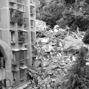 居民楼坍塌16人失联 山脚下最好别建房