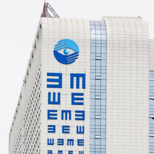 郑州一医院高楼侧面现巨型视力表 网友吐槽:已瞎