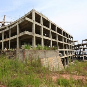 湖北贫困县花费亿元建影视中心停摆近3年