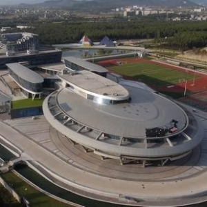 老外都被震惊了 网龙新建筑神似星际迷航飞船