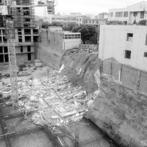 景泰两层临街商铺突倒塌“震感”似4级地震