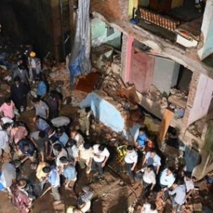 印度西部一住宅楼坍塌 至少6人死亡数人被困