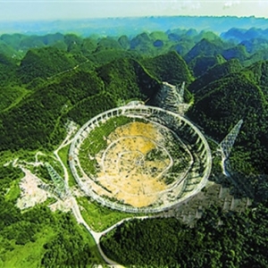 中国7亿元“天眼”明年建成 能捕捉到百亿光年外信息