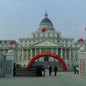 时评:政府大楼岂能成为城市地标