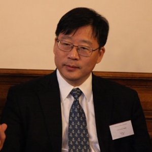 王毅:用制度保障生态文明建设