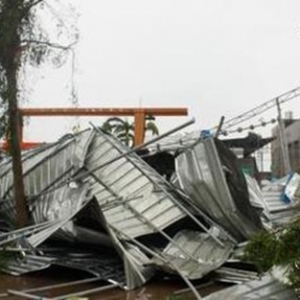 深圳一违建工地坍塌 压死水泥浇灌车司机