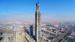 中国第一高楼封顶 神秘主人身家曾一天缩水800亿