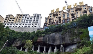 云阳高楼好似建在“顶梁柱”上 住房是安全的?