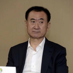 王健林:房地产危机 别再建了
