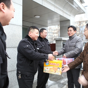 让问候与关爱温暖2012