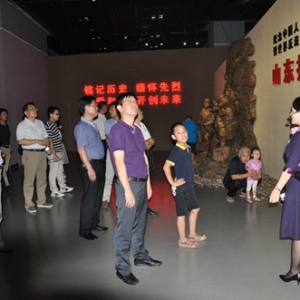 山东轻工业设计院党员干部参观抗日战争纪念馆