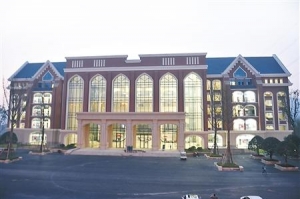 时评:对只突出豪华建筑和领导的学校要摒弃