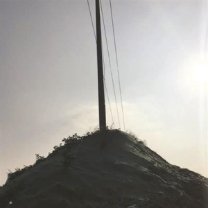 南朝古墓遭施工挖掘后又被盗挖 残破青砖散落