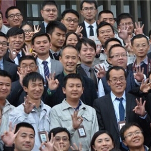 万科内部称呼“总”罚款100元 称有利于转型
