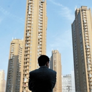 2015楼市四大怪象揭秘 地王与退地潮“齐飞”