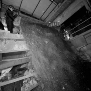 北京违建地下车库已开始回填 耗资或达百万元