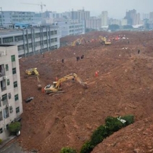 深圳山体大规模滑坡 900人撤离救出7人41人失联