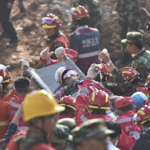 被埋67小时 深圳滑坡事故首名幸存者被救出