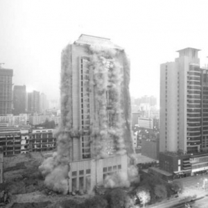 时评:对“短命建筑”应追责到底