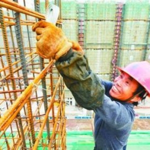 去年南京市帮建筑工人追讨近4亿元工资