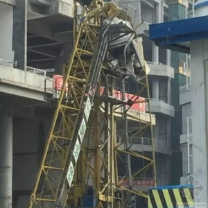 宁波江北一工地塔吊坍塌 造成2死2伤惨剧