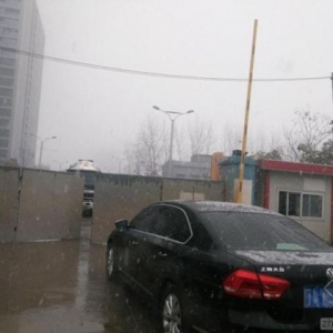 南京一在建工地钢筋坠落致两死一伤