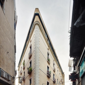 Carrer AvinyԢ by David Kohn Architects