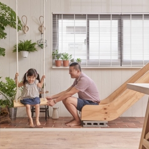 ڼûǧļҾ adds wooden slide and swings to family home in Taiwan by HAO Design