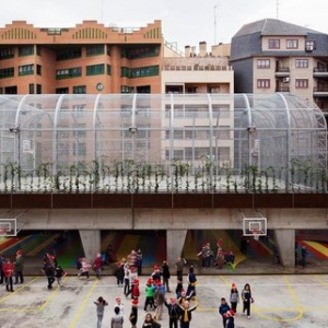 Lasalle FranciscanasѧУĿвٳ elevated sports court in zaragoza