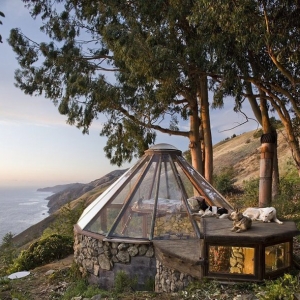 1976ĴնݶɹŰ glass and stone yurt built by Micky Muennig
