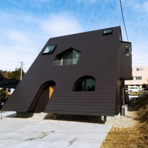 бסլ slash as house by mamiya shinichi design studio interprets