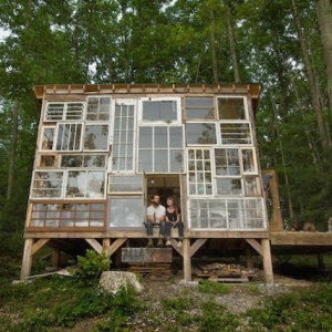 Charming Cabin ˵ĴС by Nick Olson and Lilah Horwitz