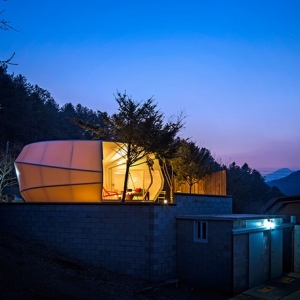 Ȧ Glamping tents shaped like worms and doughnuts by ArchiWorkshop