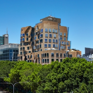 ϤᡰţƤֽѧԺ Dr Chau Chak Wing facility  by  Frank Gehry
