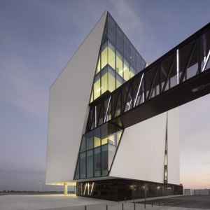 Vila Franca de Xiraͼ Vila Franca de Xira Municipal Library by Miguel Arruda Arquitectos Associados