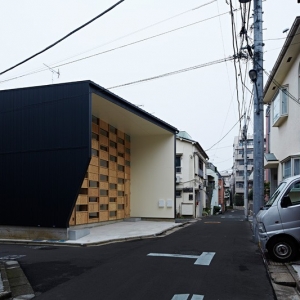 ݡ Checkered House by Takeshi Shikauchi Architect