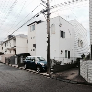 Tama-plazaסլ House in Tama-plaza by Takushu ARAI Architects