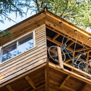 СEthan SchlusslerƵгݵ Bicycle Powered Tree House Elevator