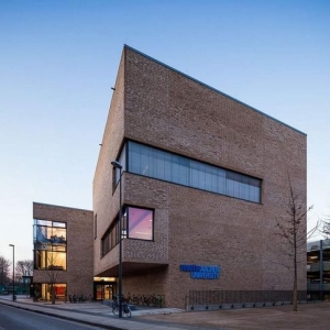 ¹Horsaalzentrum