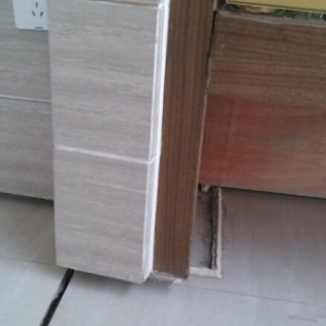 一楼大堂倾斜邮箱被拔离地面 对楼体无影响?