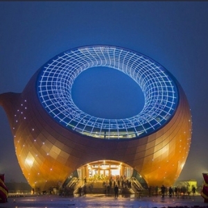 时评:中国怪建筑走向终结