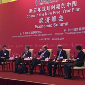 时评:回归以人为本才能长期合理