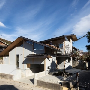 ձµķӡ Eaves Around House by y+ M design office