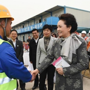 彭麻麻到中建三局工地宣传结核病防治 刷爆朋友圈!
