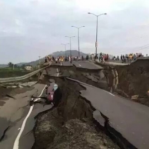 厄瓜多尔7.8级强震 震不坏中国建筑的脊梁