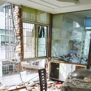 温州一民房厨房外墙夜间离奇坍塌 所幸无人员伤亡